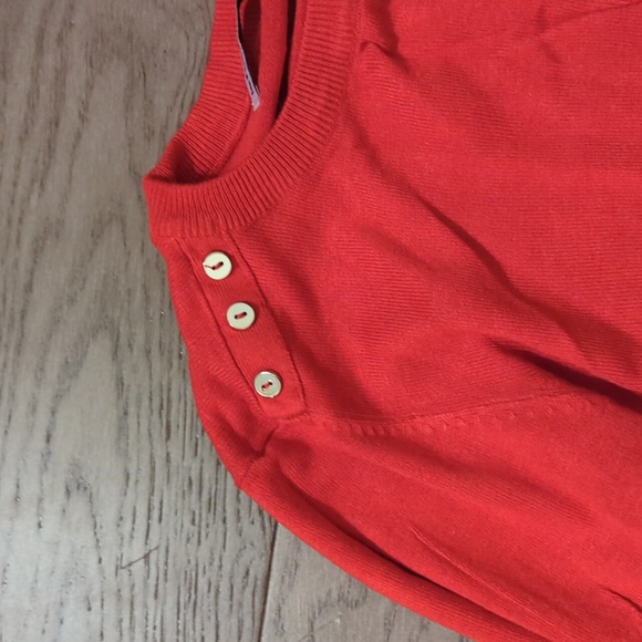 Gorgeous NWOT women's sweater - Picture 2 of 4